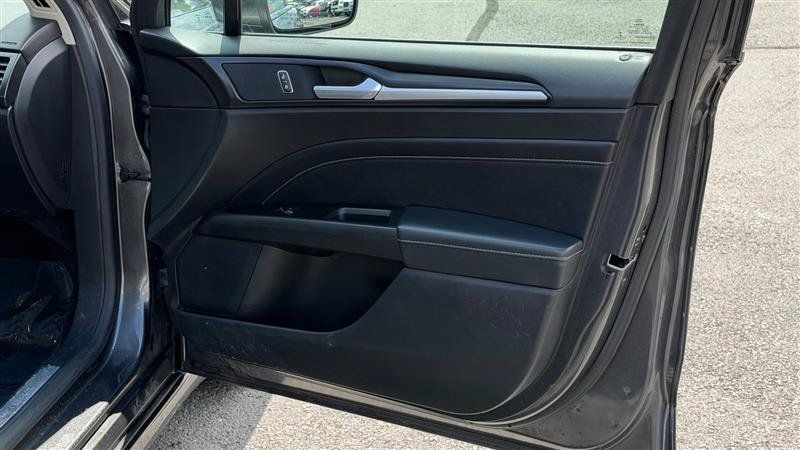 Used 2018 Ford Fusion Titanium AWD/4WD image 33
