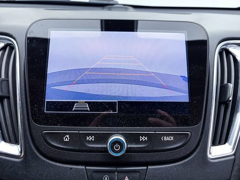 Used 2021 Chevrolet Malibu LT image 3