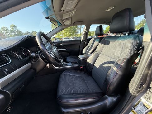 Used 2015 Toyota Camry SE FWD image 11