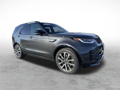 Used 2024 Land Rover Discovery Dynamic SE image 3
