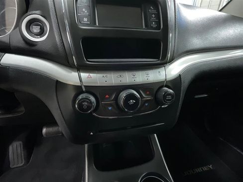 Used 2017 Dodge Journey SE image 16