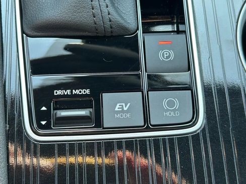 Used 2025 Toyota Sienna XSE w/ XSE Plus Package FWD image 33