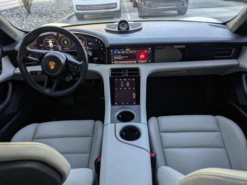 Used 2021 Porsche Taycan Turbo image 28