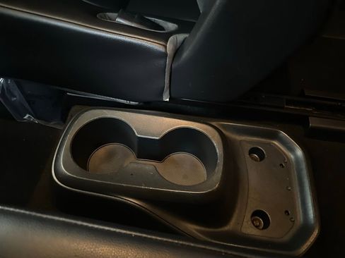 Used 2020 Toyota Highlander XLE image 31