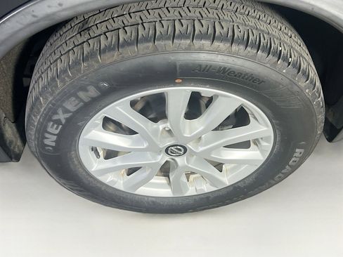 Used 2020 Nissan Rogue SV image 29