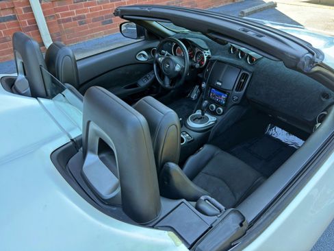Used 2010 Nissan 370Z Touring RWD image 29