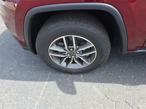 Used 2022 Jeep Grand Cherokee Limited image 11