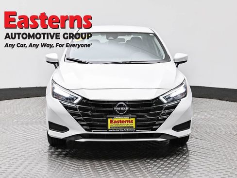 Used 2025 Nissan Versa SV image 2