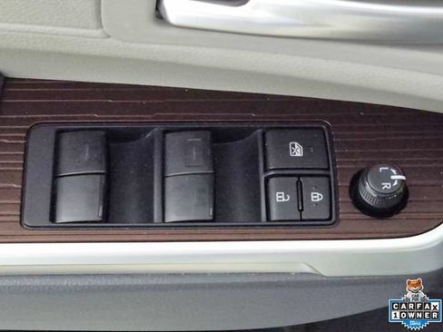 Used 2024 Toyota Sienna XLE FWD image 16