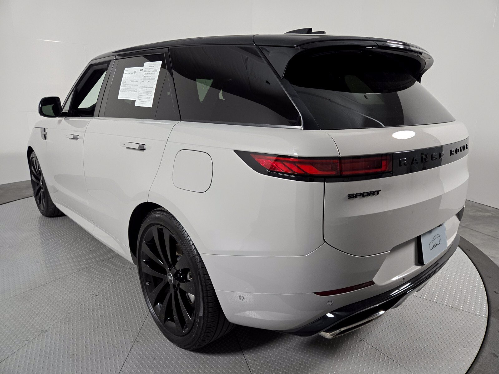 Used 2025 Land Rover Range Rover Sport Dynamic SE AWD/4WD image 17
