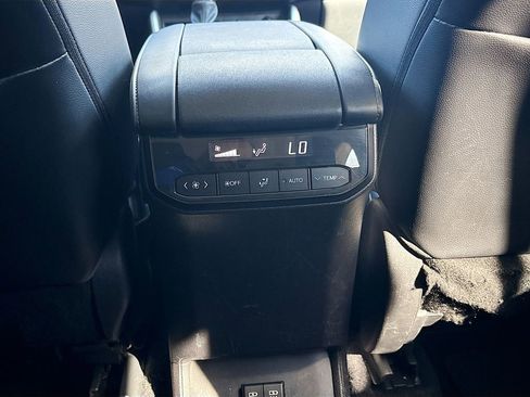 Used 2021 Toyota Highlander XLE image 25