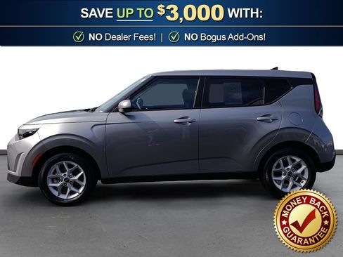 Used 2025 Kia Soul LX w/ LX Technology Package FWD image 2