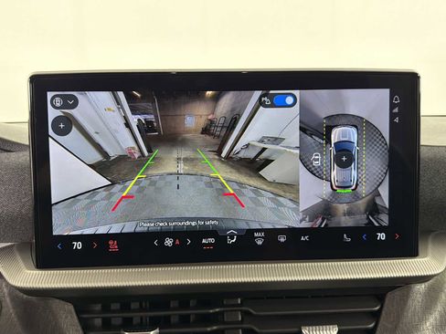 Used 2025 Ford Explorer Platinum image 31