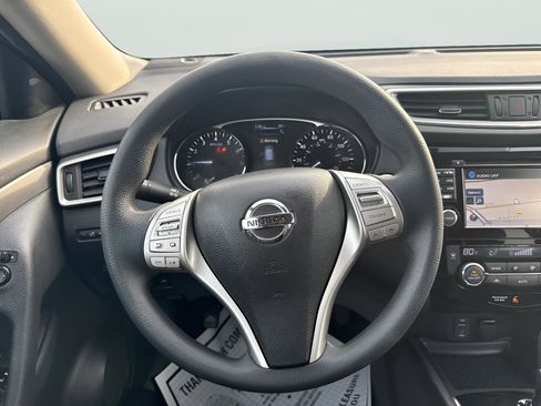 Used 2016 Nissan Rogue SV w/ SV Premium Package image 18