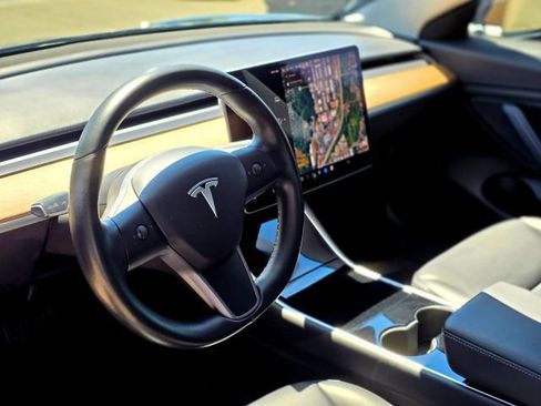 Used 2018 Tesla Model 3 Mid Range RWD image 17