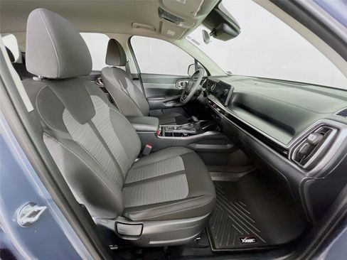 Certified 2025 Kia Sorento LX image 31