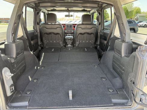 Used 2018 Jeep Wrangler Unlimited Rubicon AWD/4WD image 14