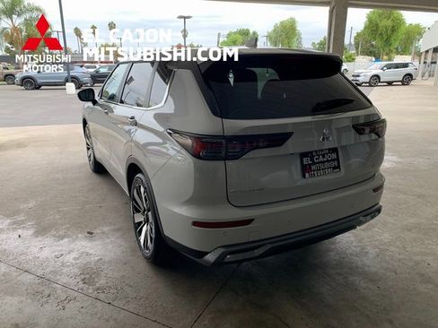 New 2025 Mitsubishi Outlander SE image 5