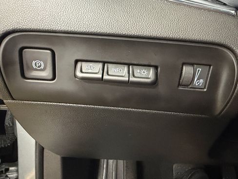 Used 2024 Buick Enclave Premium AWD/4WD image 27