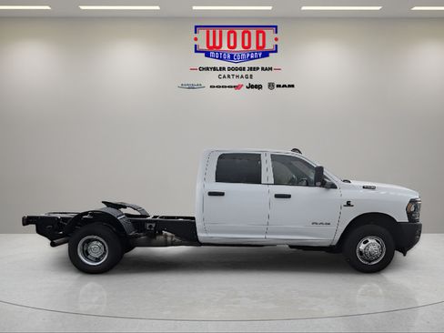 Used 2022 RAM 3500 Tradesman w/ Chrome Appearance Group AWD/4WD image 2