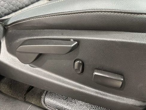 Used 2018 Chevrolet Colorado Z71 AWD/4WD image 10