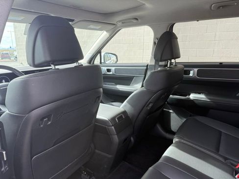 Used 2025 Hyundai Santa Fe Limited image 23