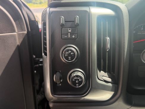 Used 2016 Chevrolet Silverado 1500 LT w/ Midnight Edition AWD/4WD image 9