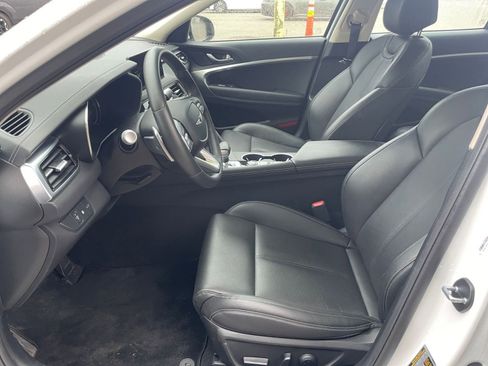 Used 2025 Genesis G70 2.5T image 27