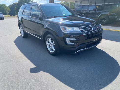 Used 2016 Ford Explorer XLT w/ Equipment Group 202A AWD/4WD image 1