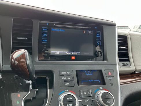 Used 2017 Toyota Sienna Limited image 51