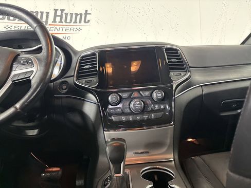 Used 2022 Jeep Grand Cherokee Limited image 25