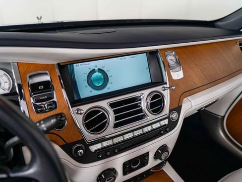 Used 2017 Rolls-Royce Dawn image 22