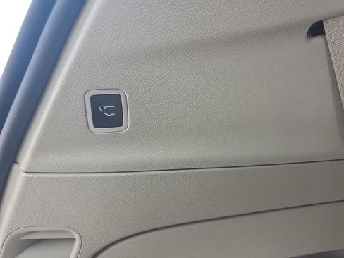 Used 2023 Chrysler Pacifica Limited image 14