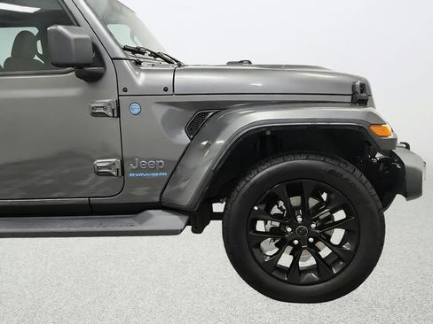 Used 2025 Jeep Wrangler Unlimited Sahara AWD/4WD image 22