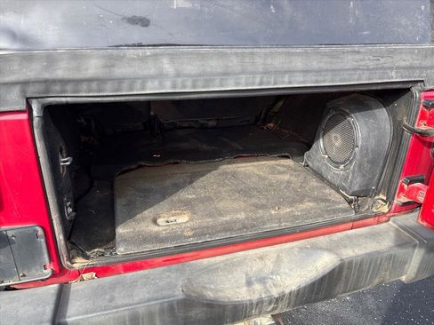 Used 2010 Jeep Wrangler Unlimited Sport image 23