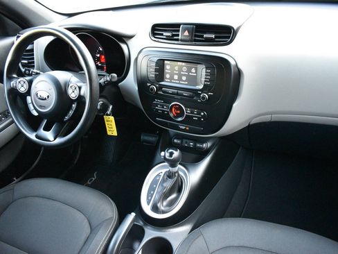 Used 2017 Kia Soul + FWD image 26