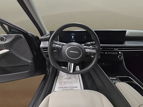 Used 2025 Hyundai Sonata SEL FWD image 30