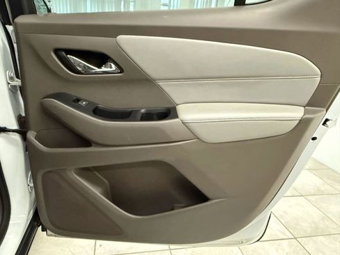 Used 2020 Chevrolet Traverse LT w/ LT Premium Package image 23