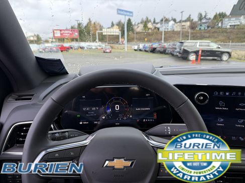 New 2026 Chevrolet Suburban Premier image 14