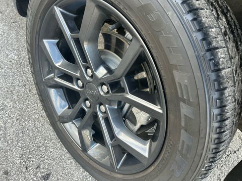 Used 2023 Jeep Grand Cherokee 30th Anniversary image 18