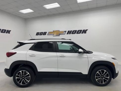 Used 2025 Chevrolet TrailBlazer LT AWD/4WD image 4