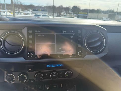 Used 2021 Toyota Tacoma TRD Sport w/ Technology Package image 15