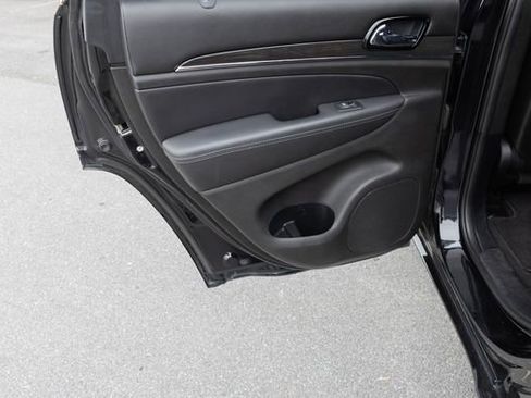 Used 2019 Jeep Grand Cherokee Overland image 16