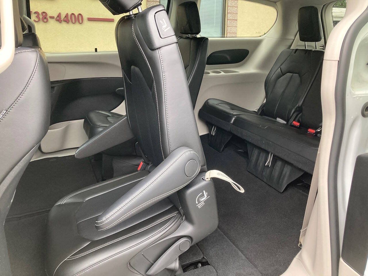 Used 2024 Chrysler Pacifica Touring-L FWD image 12