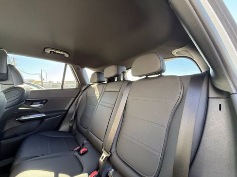Used 2025 Mercedes-Benz GLC 300 image 7