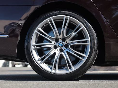 Used 2020 BMW 750i xDrive w/ Executive Package AWD/4WD image 12