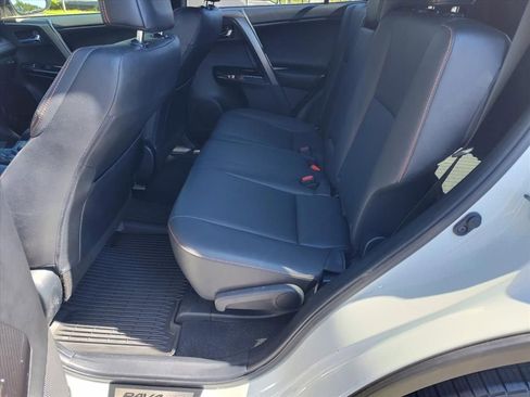 Used 2018 Toyota RAV4 SE AWD/4WD image 10