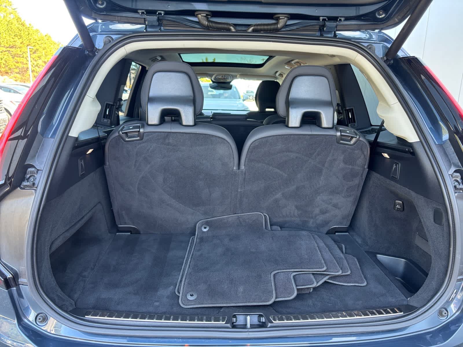 Used 2025 Volvo XC90 B5 Plus AWD/4WD image 21