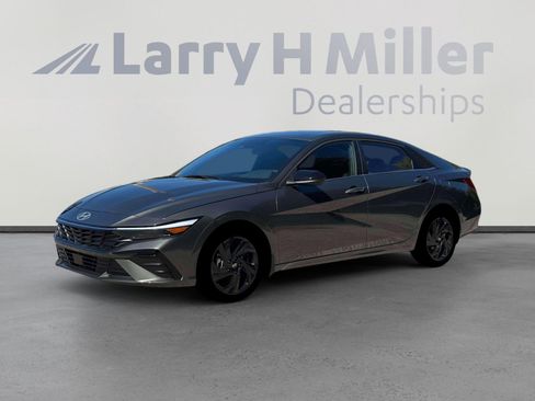 New 2026 Hyundai Elantra SEL Sport FWD image 2