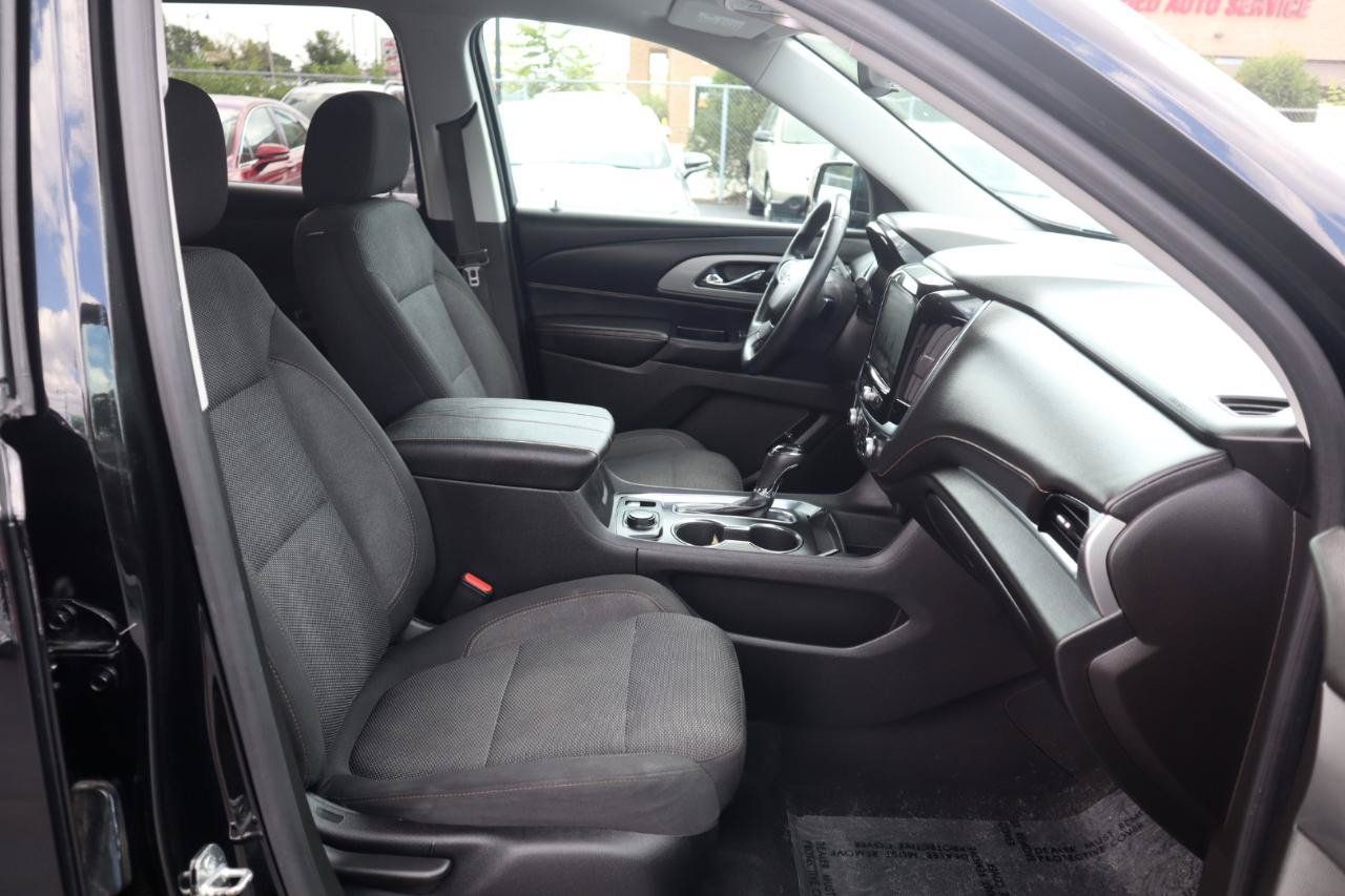 Used 2018 Chevrolet Traverse LT w/ LPO, Floor Liner Package AWD/4WD image 9